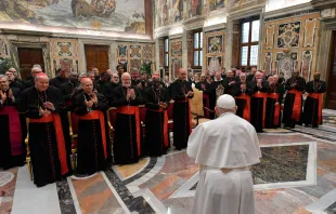 El Papa Francisco con los miembros del Dicasterio para la Doctrina de la Fe este 26 de enero Crédito: Vatican Media