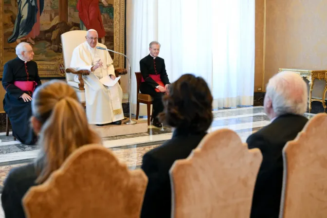 El Papa Francisco durante la audiencia con expertos financieros este lunes 3 de junio