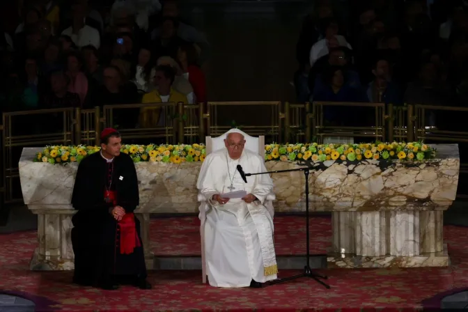 El Papa Francisco durante su encuentro con Obispos y religiosos del país