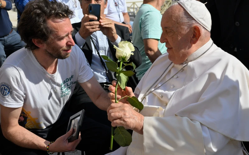 Papa Francisco: “La relación con Dios siempre hace florecer a las personas”