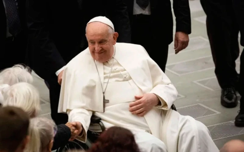 El Vaticano desmiente reunión del Papa Francisco con los cardenales Ghirlanda y Parolin en el hospital