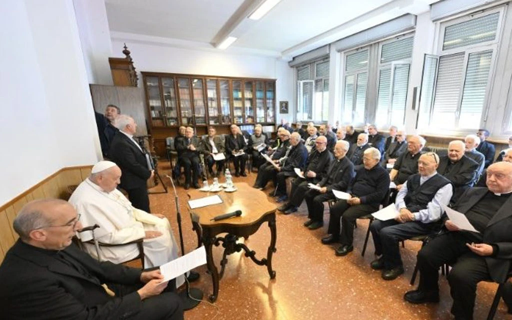 El Papa Francisco visita en Roma a 70 sacerdotes con más de 40 años de ordenados.?w=200&h=150