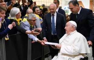 El Papa Francisco recibió en audiencia hoy a las Asociaciones cristianas de trabajadores italianos en el Vaticano. Crédito: Vatican Media.