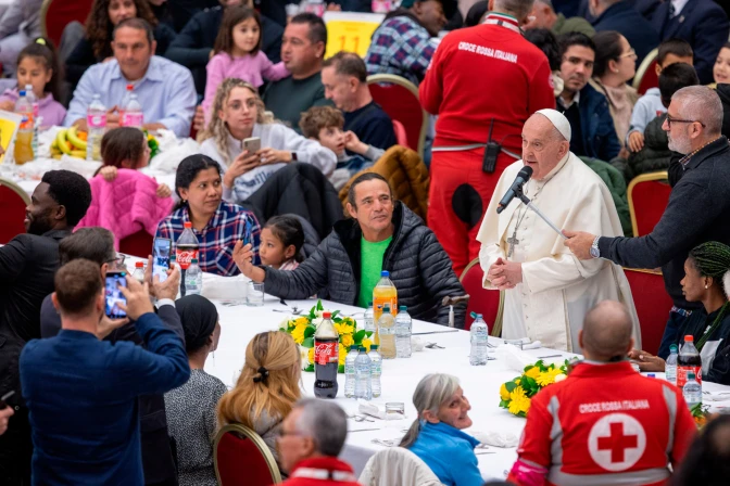 El Papa Francisco durante el almuerzo por la Jornada Mundial de los Pobres 2024.