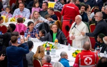 El Papa Francisco durante el almuerzo por la Jornada Mundial de los Pobres 2024.