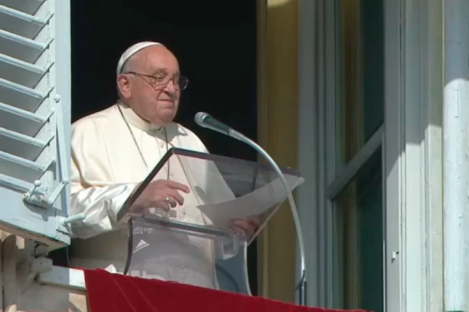 El Papa Francisco en el ángelus de este domingo en la Plaza de San Pedro en el Vaticano 10112024