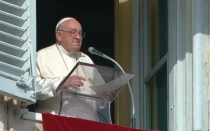 El Papa Francisco en el ángelus de este domingo en la Plaza de San Pedro en el Vaticano.