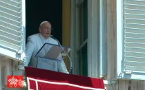 El Papa Francisco antes del rezo del Ángelus de este domingo 14 de julio en el Vaticano.