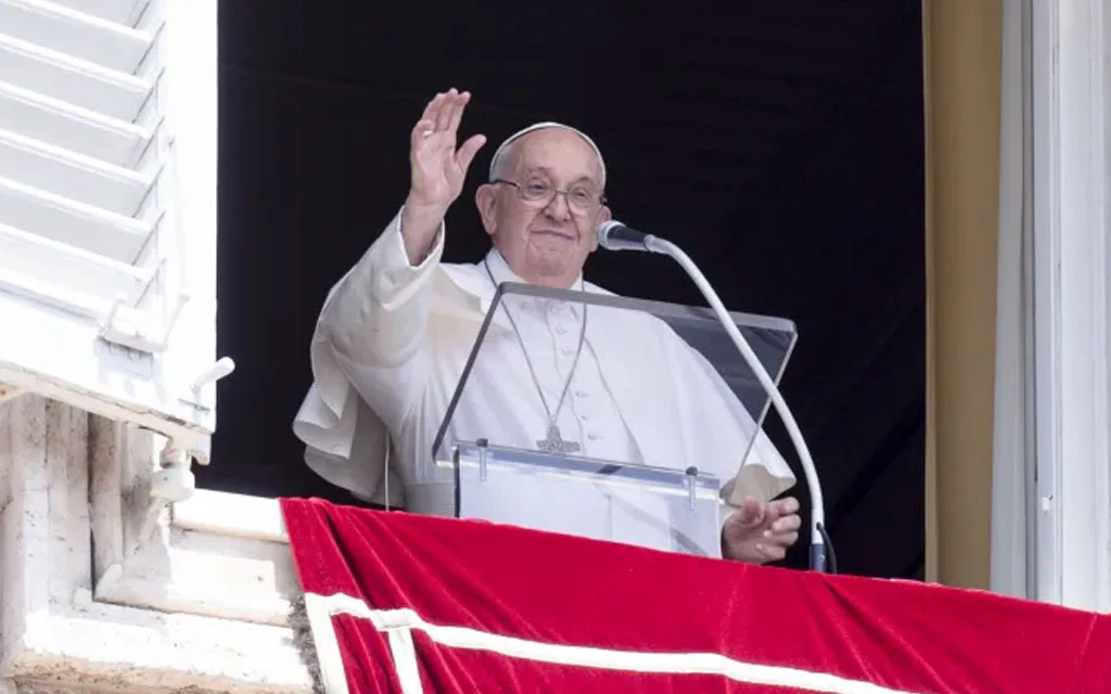 El Papa Francisco saluda en el Ángelus de la Asunción de la Virgen María este 15 de agosto de 2024?w=200&h=150