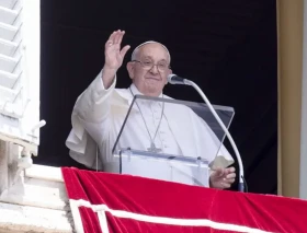 Papa Francisco en la Asunción: María no es una estatua inmóvil sino una hermana que muestra el camino a Dios