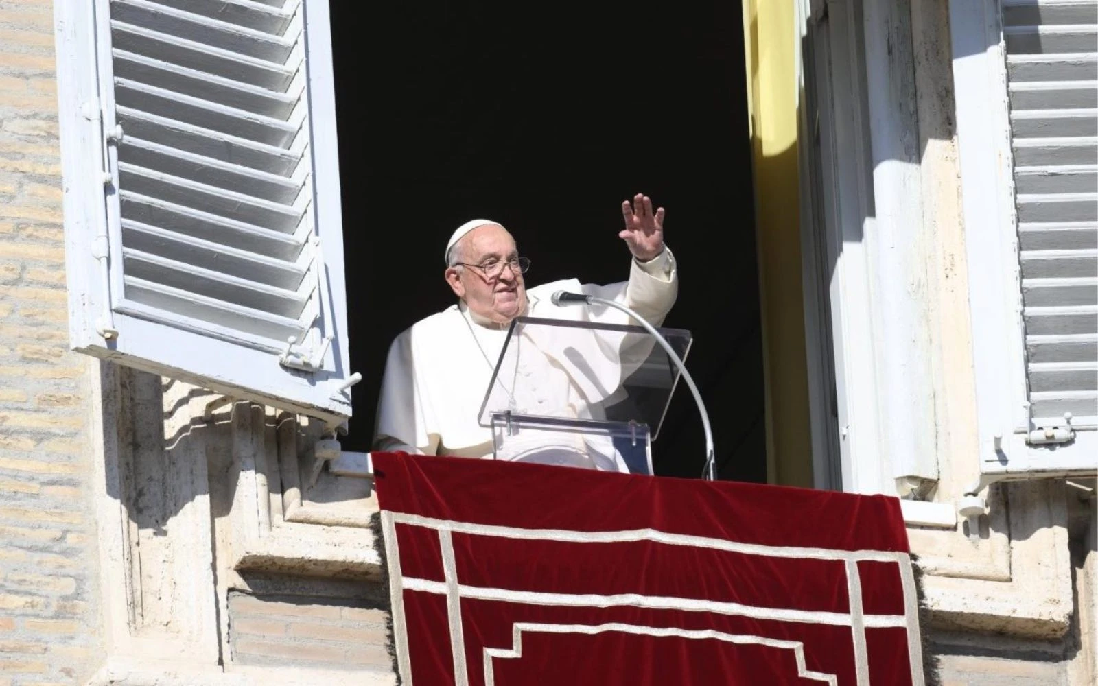 El Papa Francisco saluda y bendice a los fieles congregados en la Plaza de San Pedro del Vaticano el 1 de diciembre de 2024, primer Domingo de Adviento.?w=200&h=150