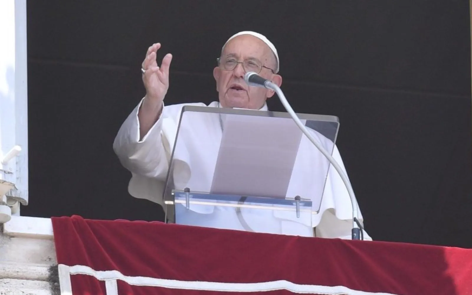 El Papa Francisco en el rezo del Ángelus, este domingo 16 de junio, desde el Palacio Apostólico del Vaticano.?w=200&h=150