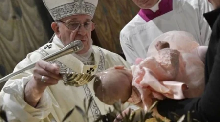 Papa Francisco: El Bautismo no se puede imponer a los padres que no lo quieren para sus hijos 25112024