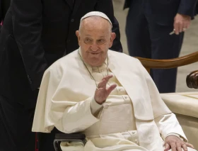 Papa Francisco: Bendecir una unión de tipo homosexual va contra el derecho natural