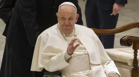 Papa Francisco: Bendecir una unión de tipo homosexual va contra el derecho natural