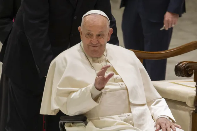 Papa Francisco: Bendecir una unión de tipo homosexual va contra el derecho natural