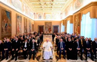 El Papa Francisco con la delegación del Consejo Nacional de Renovación en el Espíritu Santo. Crédito: Vatican Media.