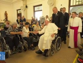 El Papa Francisco a ancianos y enfermos: Dios “está contento” de escuchar sus oraciones