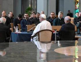 Papa Francisco habría dicho que “los chismes son cosa de mujeres” en encuentro con sacerdotes de Roma