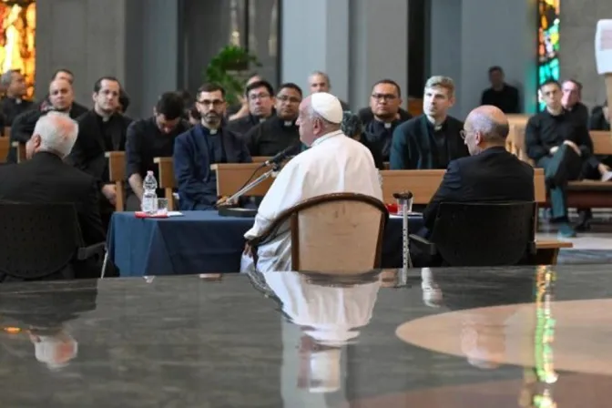El Papa Francisco en su encuentro con los sacerdotes jóvenes de Roma el 29 de mayo 310520224