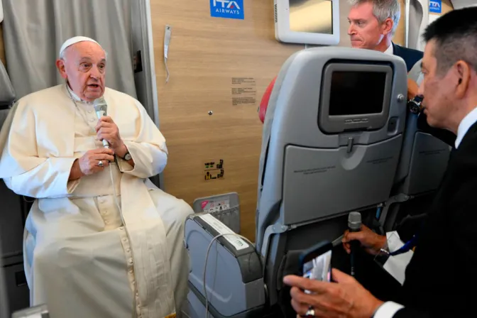 El Papa Francisco durante la conferencia de prensa que dio en el vuelo de retorno a Roma.