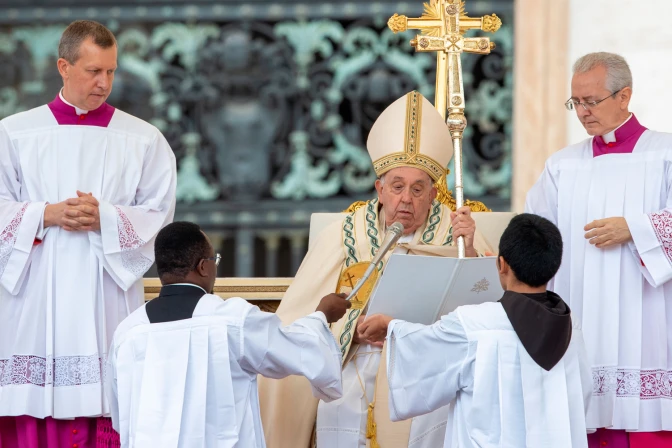 El Papa Francisco durante la Misa de canonización del 20 de octubre de 2024.