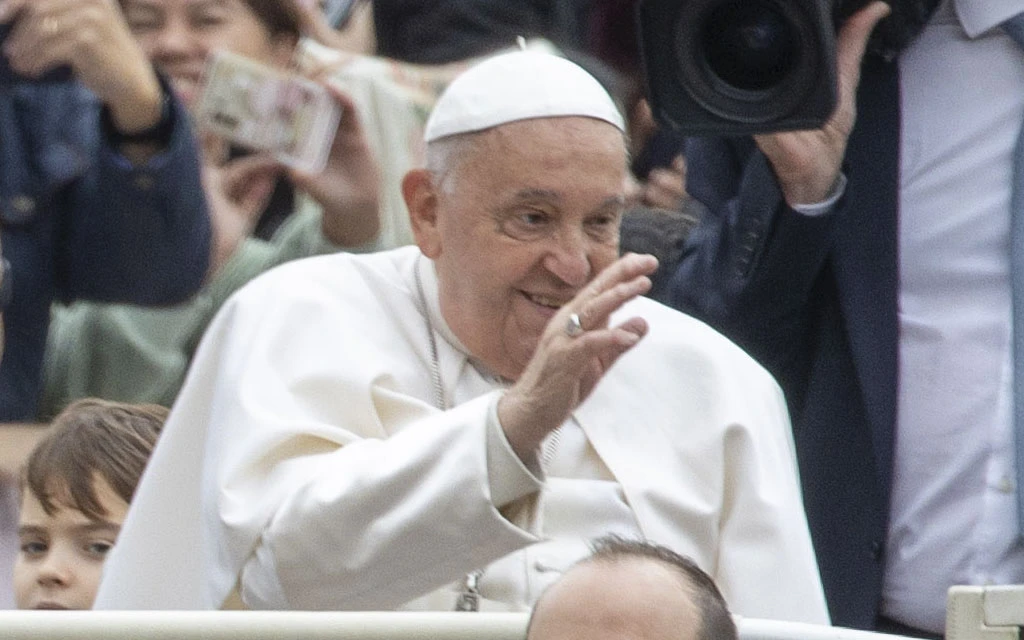 El Papa Francisco saluda a los fieles en la Plaza de San Pedro.?w=200&h=150