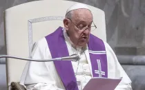 El Papa Francisco en la liturgia penitencial del Sínodo de la Sinodalidad, hoy en el Vaticano.