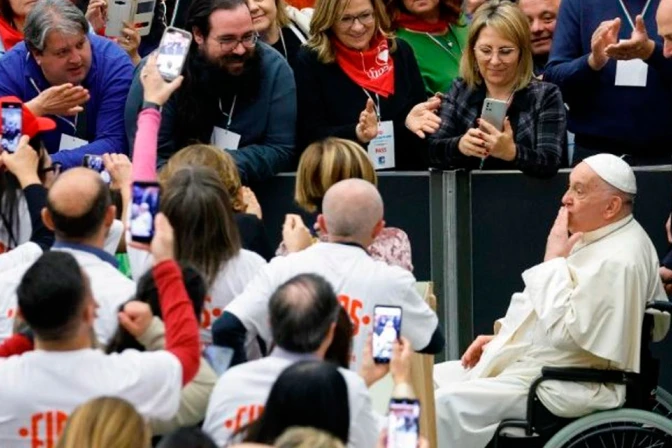 Papa Francisco y miembros de FIDAS en el Vaticano 09112024