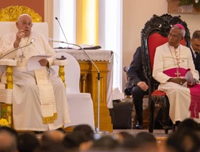 “Amen la pobreza como su esposa”: El consejo del Papa Francisco a los sacerdotes frente a la tentación del poder