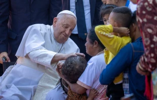 Encuentro del Papa Francisco en escuela “Irmãs Alma”, que atiende a niños con discapacidad en Timor Oriental. Crédito: Daniel Ibáñez / EWTN News.