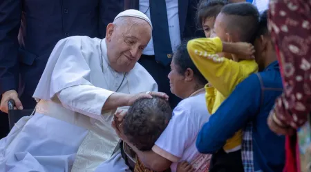 Encuentro del Papa Francisco en escuela “Irmãs Alma”, que atiende a niños con discapacidad en Timor Oriental.