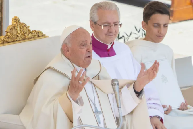 El Papa Francisco explica a los niños del mundo qué es la Santísima Trinidad