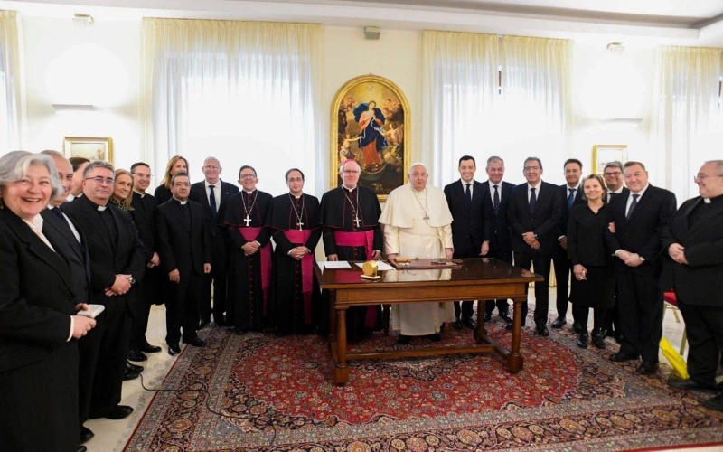 Papa Francisco: Que en las familias se oiga el “atronador silencio de una oración que llega hasta las lágrimas”