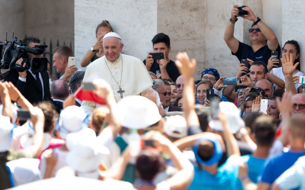 El Papa Francisco durante un encuentro con jóvenes en la Plaza de San Pedro en el Vaticano.?w=200&h=150