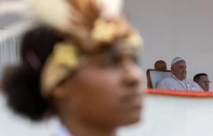 Papa Francisco se reunió con alrededor de 10.000 jóvenes en el estadio Sir John Guise en Port Moresby (Papúa Nueva Guinea), este 9 de septiembre. Crédito: Daniel Ibáñez / EWTN News.