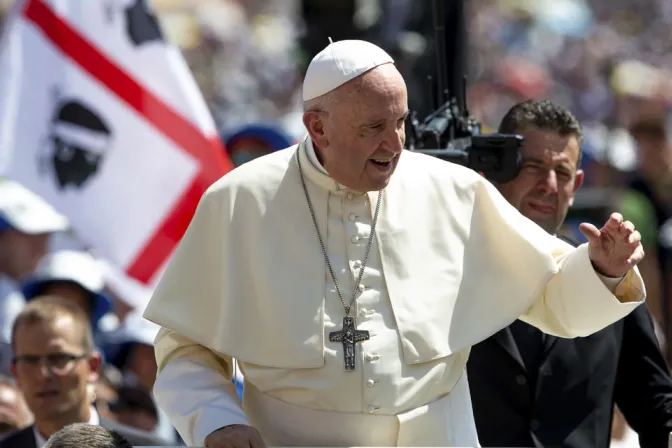 El Papa Francisco se encuentra con 80 jóvenes en la parroquia Santa Bernadette Soubirous en Roma 24052024