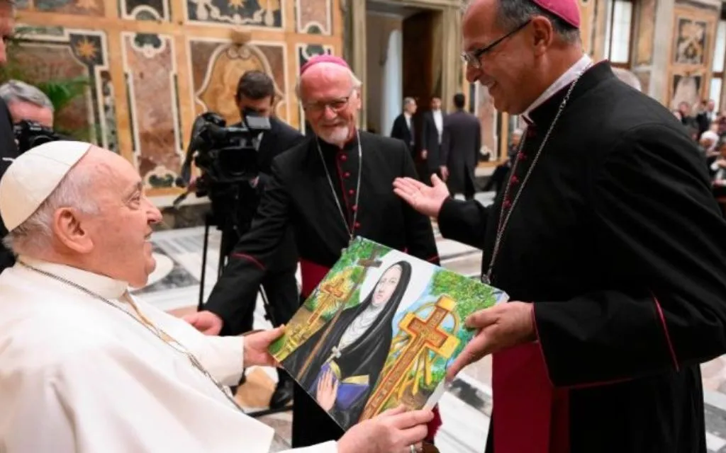 Papa Francisco con una imagen de Santa Mama Antula?w=200&h=150