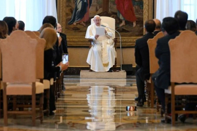 El Papa Francisco en la audiencia de hoy con la delegación del Departamento de Odontología de la Universidad de Nápoles Federico II 29112024