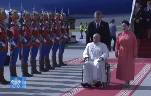 Papa Francisco llega a Mongolia. Crédito: Captura de video / Vatican Media.