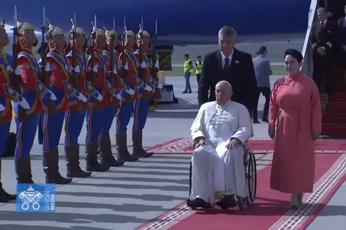 Papa Francisco llega a Mongolia