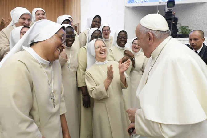 Papa Francisco y religiosas