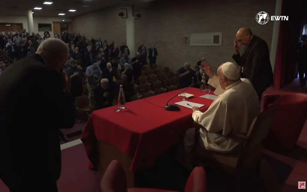 En un encuentro con unos 200 sacerdotes de Roma, el Papa Francisco habla otra vez sobre la admisión de homosexuales en los seminarios.?w=200&h=150