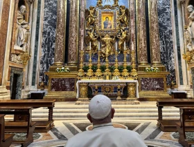 El Papa Francisco ora a la Virgen María por su viaje a Bélgica y Luxemburgo