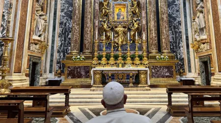 El Papa Francisco reza ante la Salus Populi Romani 25092024