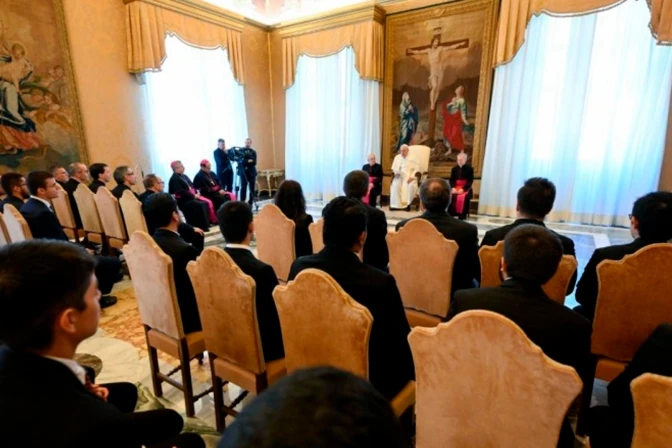 El Papa Francisco en su encuentro con seminaristas españoles en el Vaticano