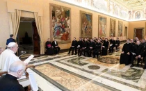 El Papa Francisco en audiencia con rectores de Seminarios Mayores y Preparatorios de Francia, este 25 de enero.