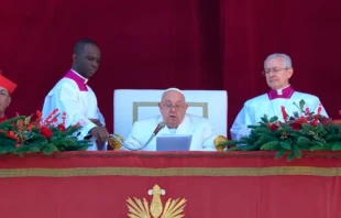 El Papa Francisco en el Vaticano en su mensaje y bendición urbi et orbi por Navidad. Crédito: Vatican News.