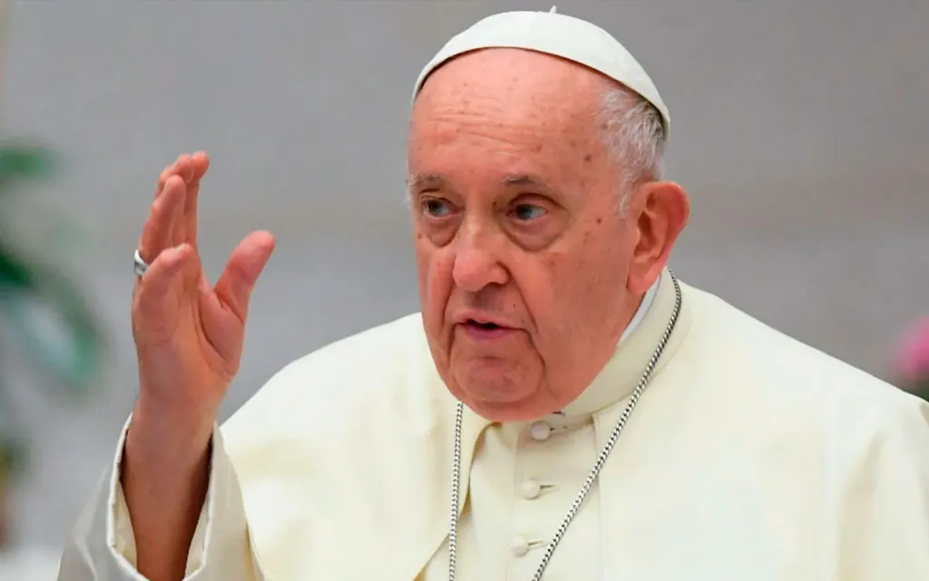 Pope Francis: War and weapons take away children’s smiles and future