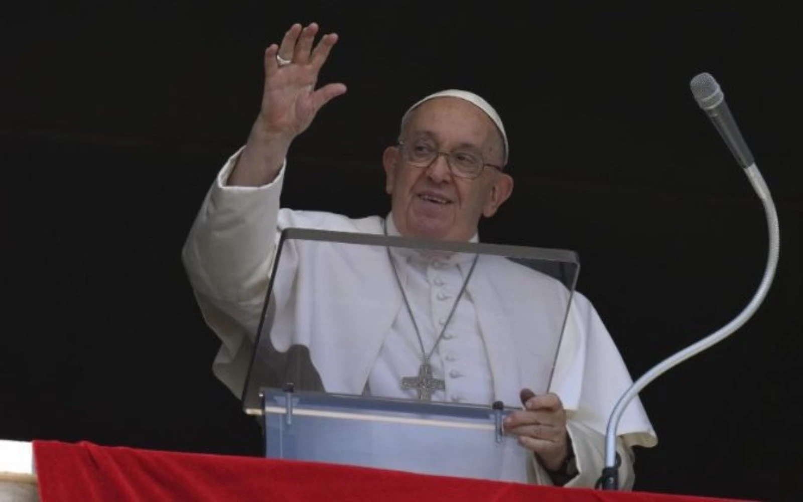 Papa Francisco desde el Palacio Apostólico este mediodía, para el rezo del Ángelus dominical en la Plaza de San Pedro.?w=200&h=150